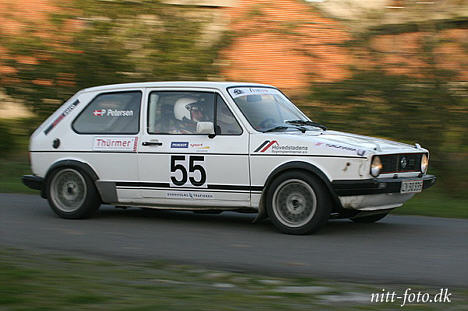Troels Lund og Peter Petersen ligger på andenpladsen i mesterskabet for historiske rallybiler, efter et hårdt rally på Bornholm.